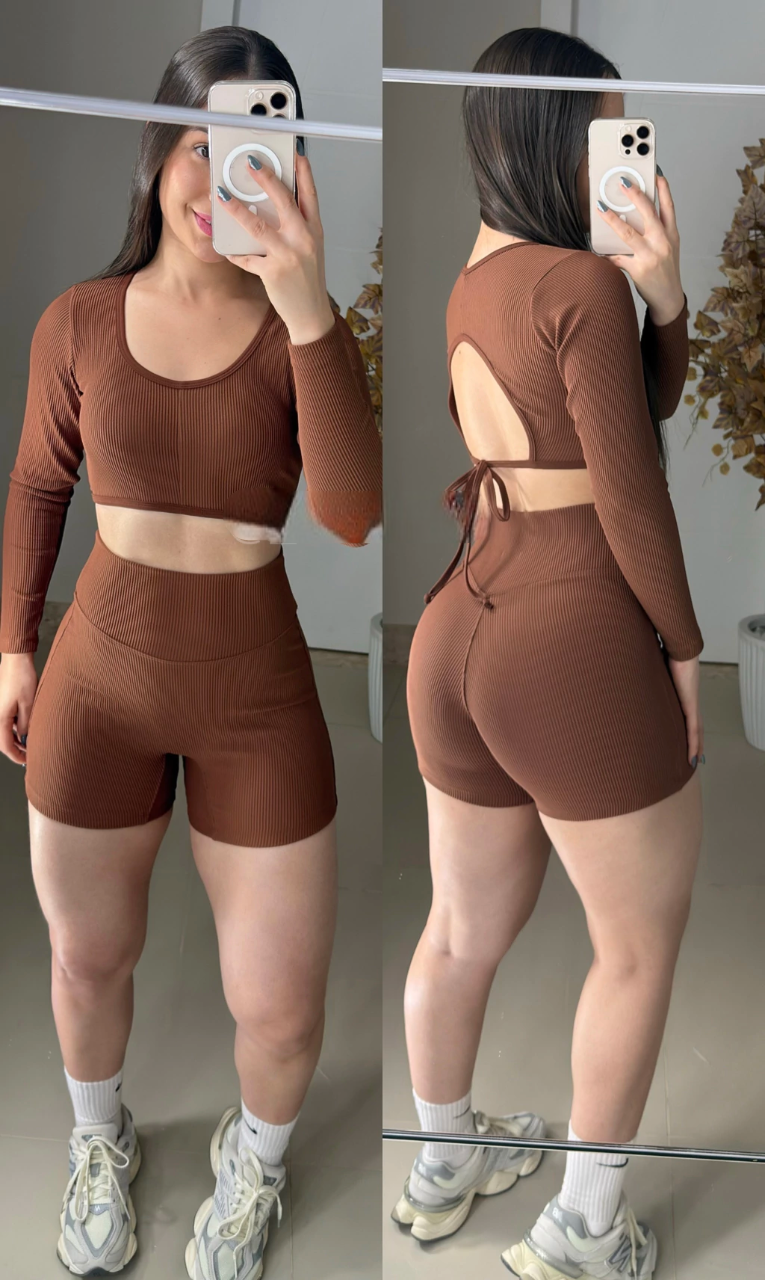 Conjunto de short canelado BLACKOUT marrom de manga longa